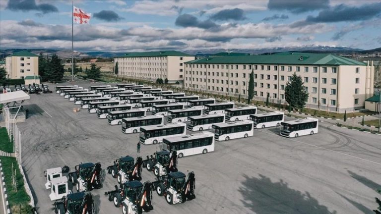Türkiye Milli Savunma Bakanlığından, Gürcistan ordusuna zırhlı iş makinesi ve özel otobüs desteği