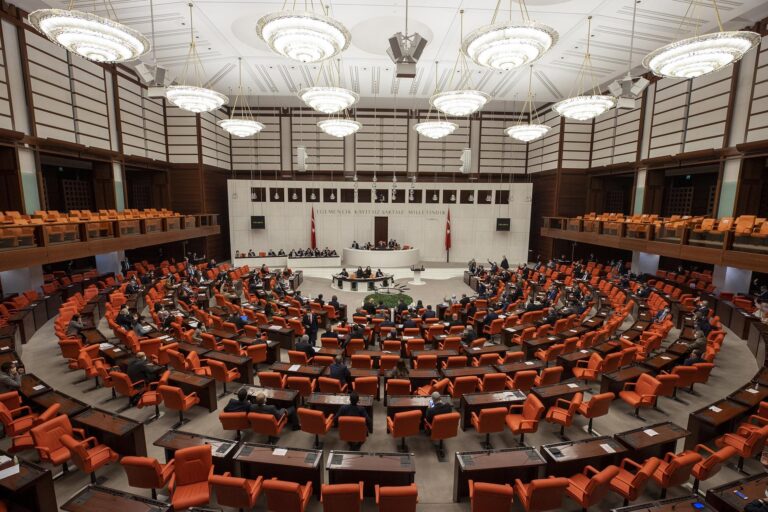 AKP’den kanun teklifi: STK’lere kayyum, Cumhurbaşkanına malvarlığını dondurma yetkisi