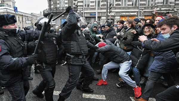 Rusya’da 93 şehirde protesto eylemi: Yankılar sürüyor, ceza davaları açılıyor