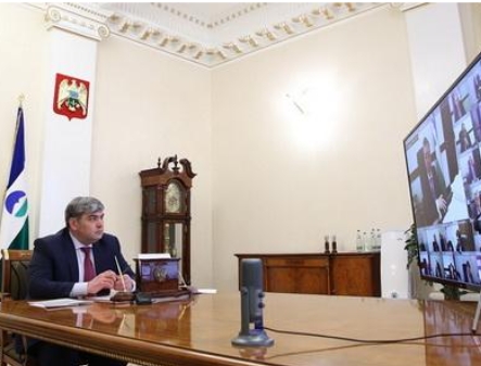 Kabardey-Balkar Cumhuriyet başkanı Kazbek Kokov yerel yöneticilerle online olarak bir araya geldi.