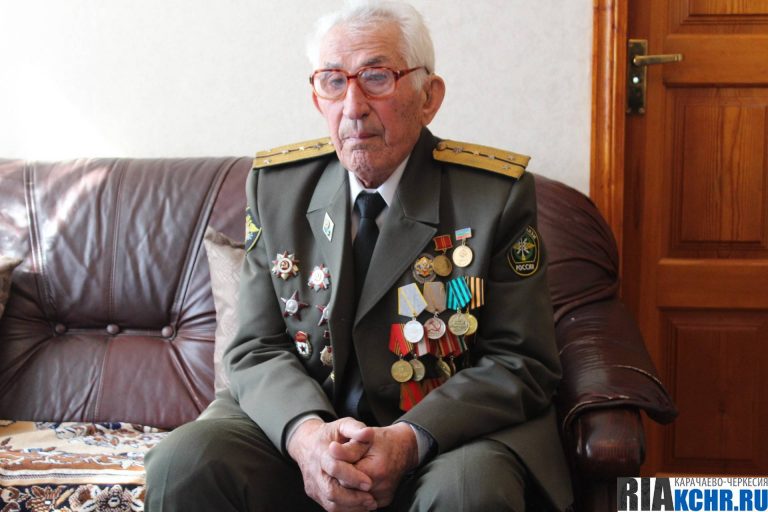 Karaçay-Çerkesya’lı 99 yaşındaki gazi COVID-19 servisinden taburcu edildi.