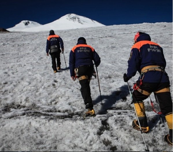 В Кабардино-Балкарии спасли заблудившего на высоте 4957 метров альпиниста из США