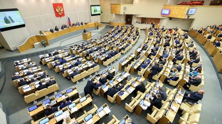 ‘Rusya Devlet Duması’na yalnızca Rusça konuşanların yurttaş olarak tanınmasına ilişkin bir yasa tasarısı sunuldu