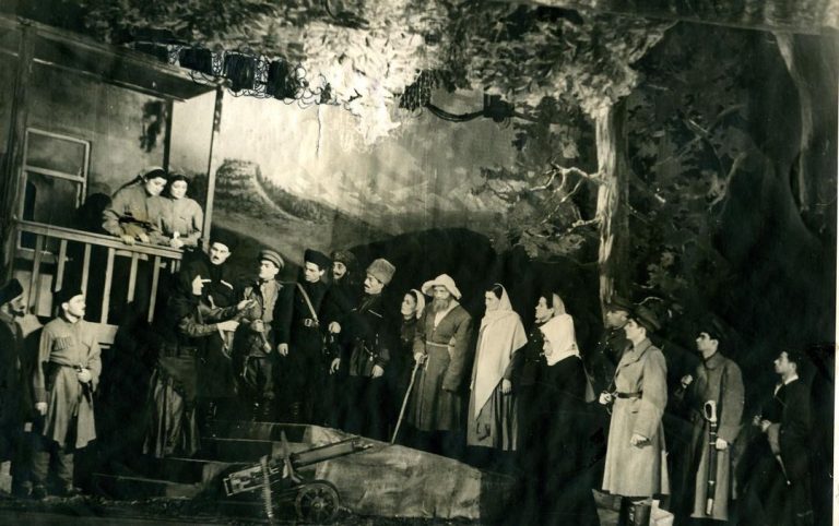 1940 yılında Kabardey Devlet Drama Tiyatrosu’nun askere alınması