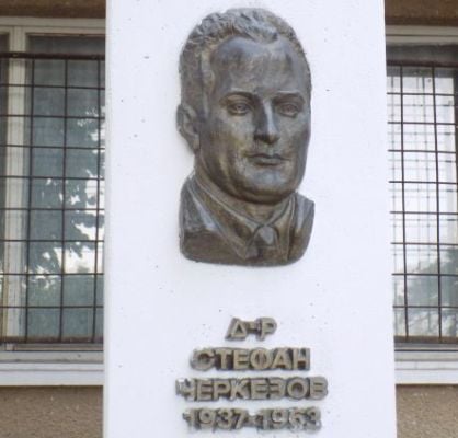 Bulgaristan Stefan Çerkezov’un fedakarlığına ithafen 15 Ağustos Tıp Çalışanları Günü’nü kutluyor.