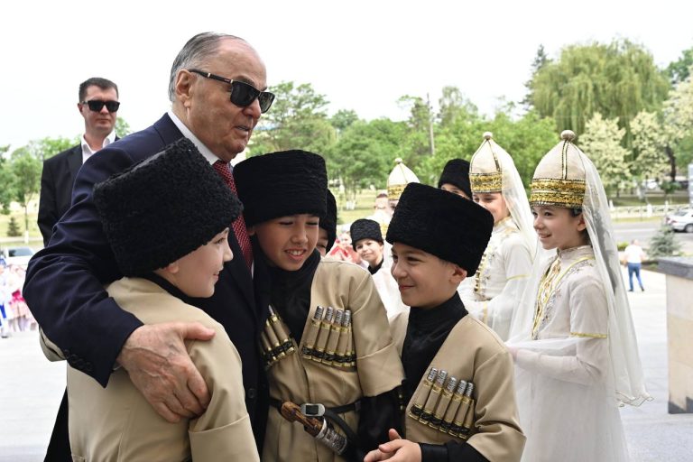 Ulusal Cumhuriyet Müzesinde,Adıgey eski Cumhurbaşkanı Hazret Şovmen’e adanmış bir sergi açıldı.