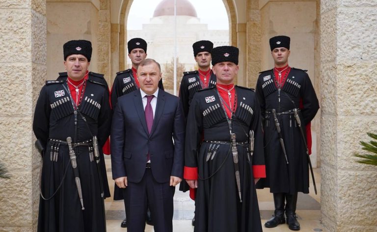 Ürdün Çerkesleri Kral Abdullah’ın tahta çıkışının 25. yıldönümünü kutladı.