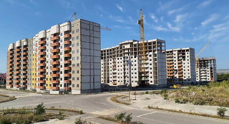 Kuzey Kafkasya’da güvenli binaların inşası devam ediyor