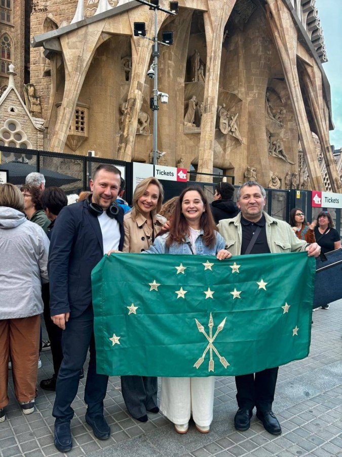 Çerkes sanatçı Murat Hupov Barcelona’da seyircilerin kalbini kazandı