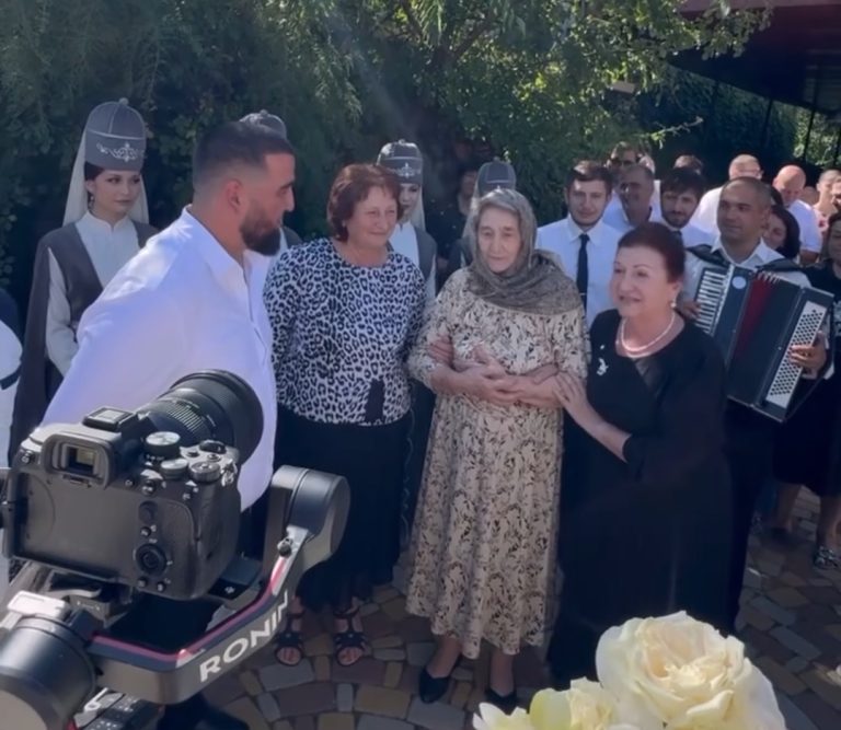 Eski bir Çerkes geleneği (Ныо Ежьэжь)