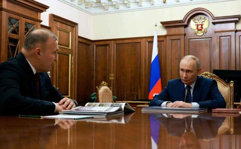 Adıgey Cumhuriyeti Başkanı Kumpıl Murat, Vladimir Putin ile bir görüşme gerçekleştirildi