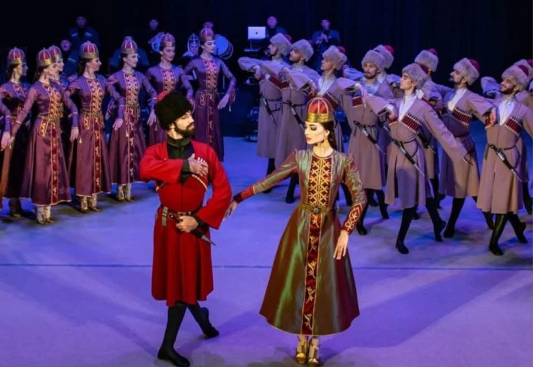 Nalmes topluluğunun “Elmasın Işıltısı” konseri büyük bir başarıyla gerçekleşti