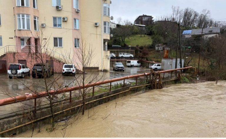 Soçi Nehri’ndeki su seviyesinin yükselmesi sosyal medya kullanıcılarını endişelendirdi